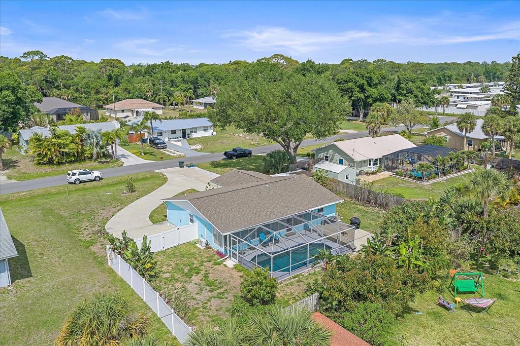 Image 21 of property listing at 5032 LINDA STREET, Venice, FL 34293
