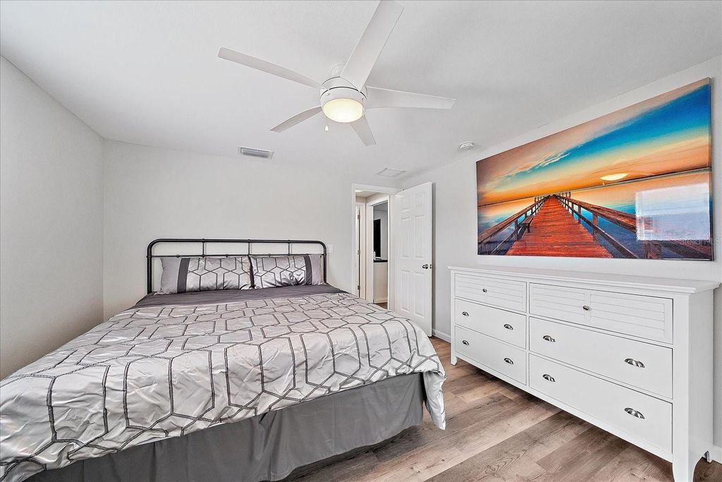 Image 5 of property listing at 5032 LINDA STREET, Venice, FL 34293
