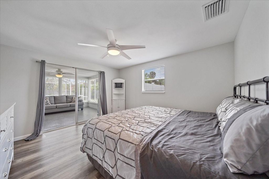 Image 7 of property listing at 5032 LINDA STREET, Venice, FL 34293