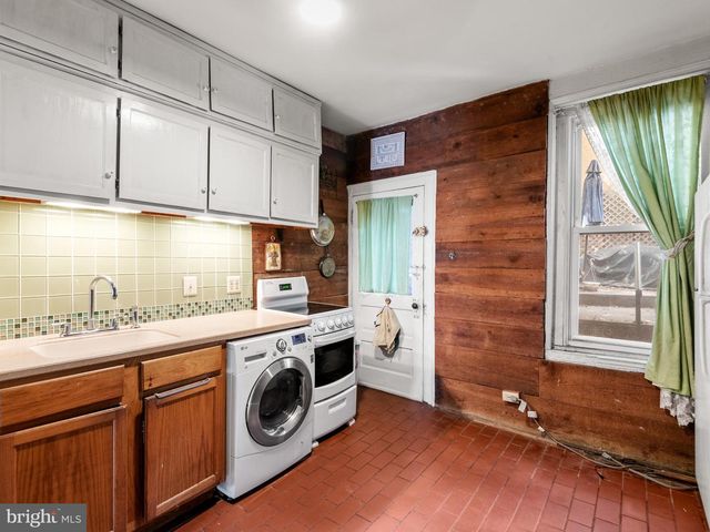 304-306 N LAWRENCE ST, Philadelphia, PA 19106