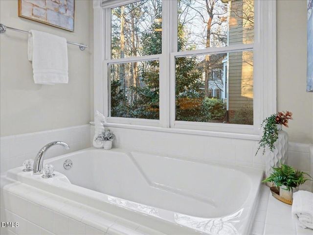 105 Rossburn Way, Chapel Hill, NC 27516