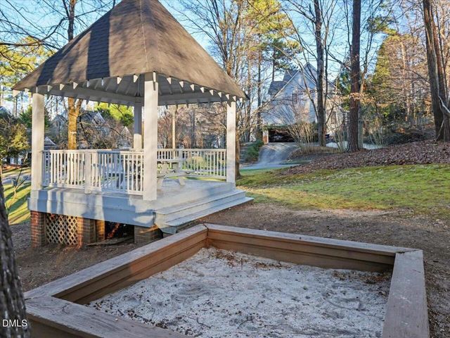 105 Rossburn Way, Chapel Hill, NC 27516