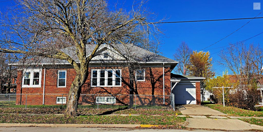 Image 2 of property listing at 511 S Bloomington Street, Streator, IL 61364