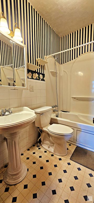 Image 18 of property listing at 511 S Bloomington Street, Streator, IL 61364