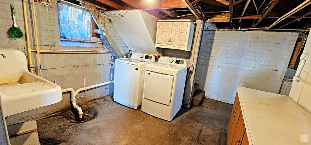 Image 25 of property listing at 511 S Bloomington Street, Streator, IL 61364