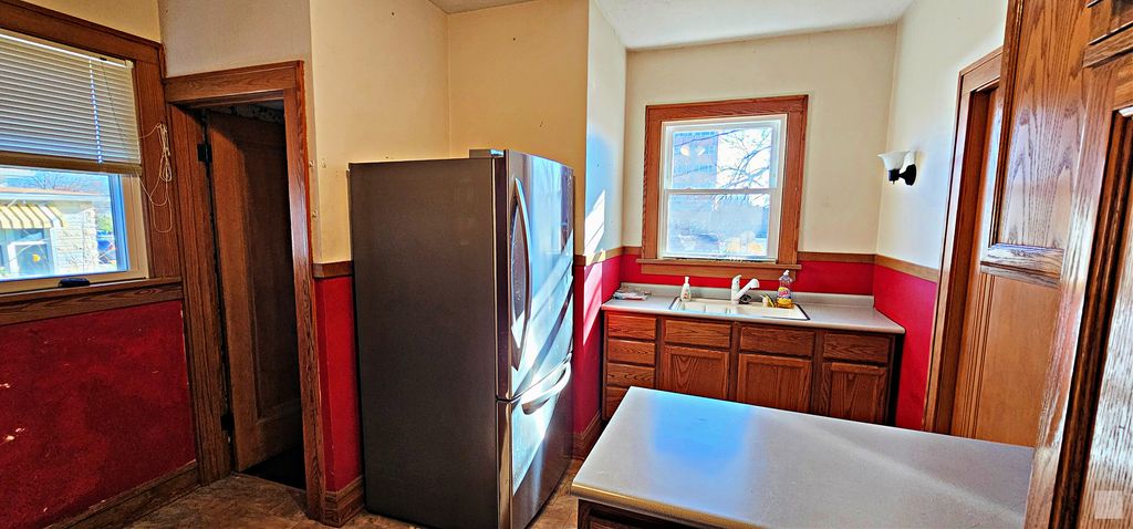 Image 6 of property listing at 511 S Bloomington Street, Streator, IL 61364