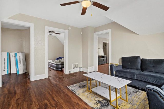 1220 N Wisconsin STREET, Racine, WI 53402