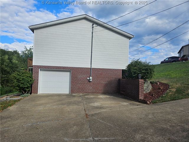 122 Phyllis Drive, Charleston, WV 25302