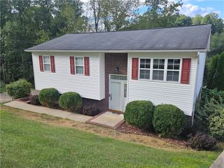 122 Phyllis Drive, Charleston, WV 25302