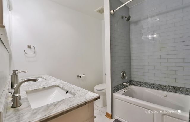 20W371 Diversey Avenue, Addison, IL 60101