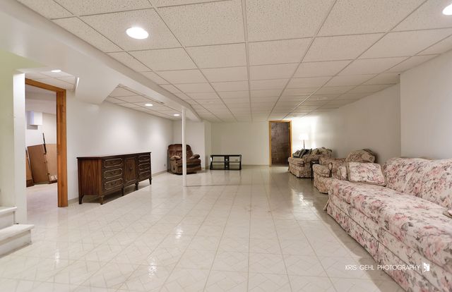 20W371 Diversey Avenue, Addison, IL 60101