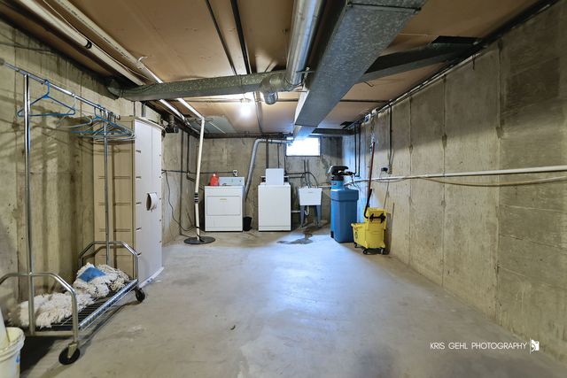 20W371 Diversey Avenue, Addison, IL 60101