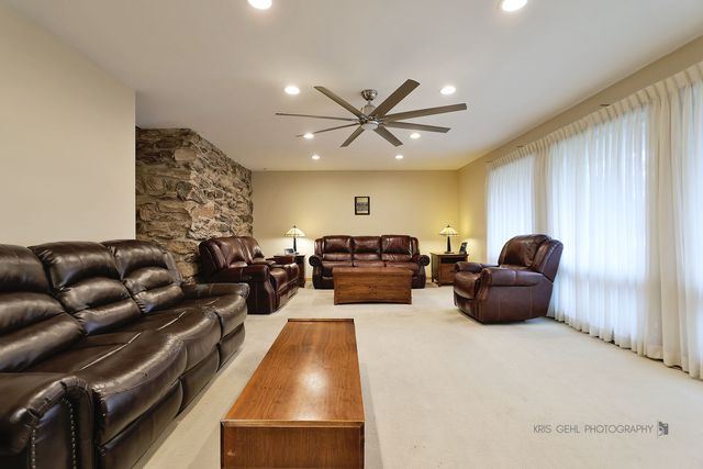 20W371 Diversey Avenue, Addison, IL 60101