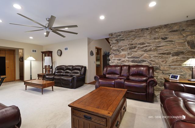 20W371 Diversey Avenue, Addison, IL 60101