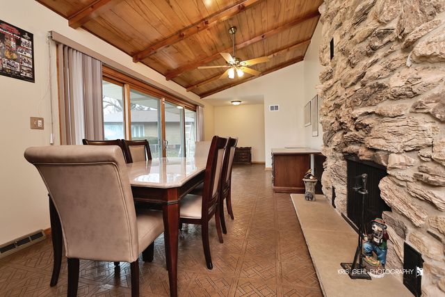 20W371 Diversey Avenue, Addison, IL 60101