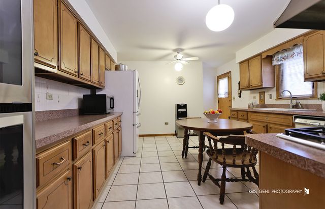 20W371 Diversey Avenue, Addison, IL 60101