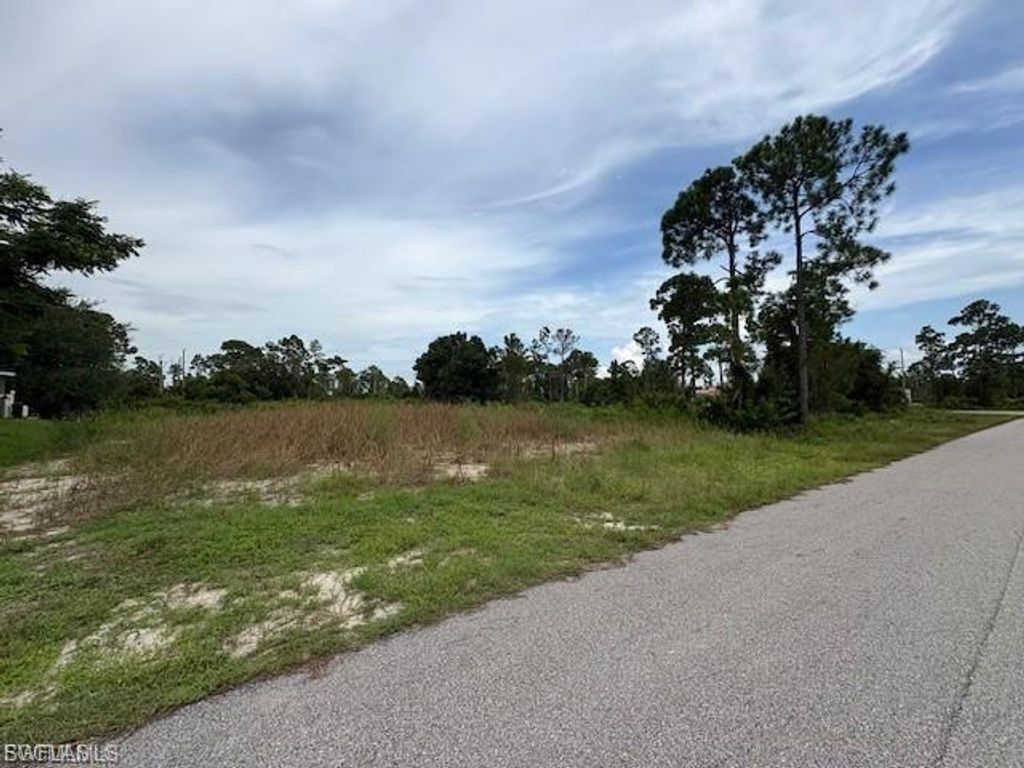 1055 Manta AVE S, LEHIGH ACRES, FL 33974 — exterior
