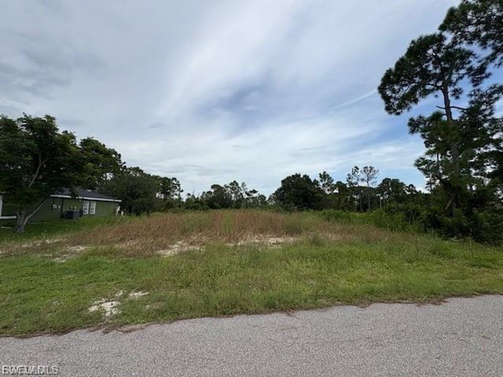 1055 Manta AVE S, LEHIGH ACRES, FL 33974 — photo 2