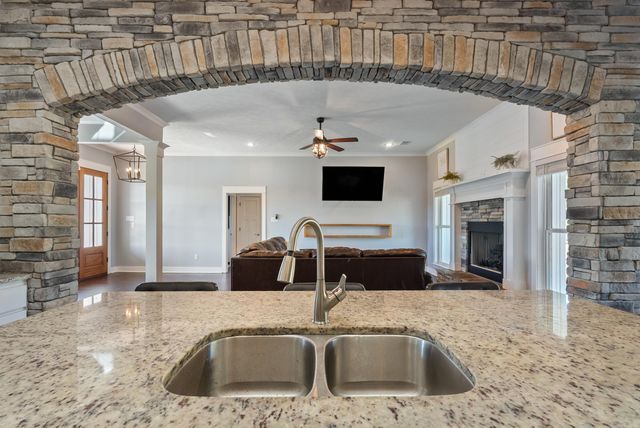 9 Castlepines Drive, Greenbrier, AR 72058