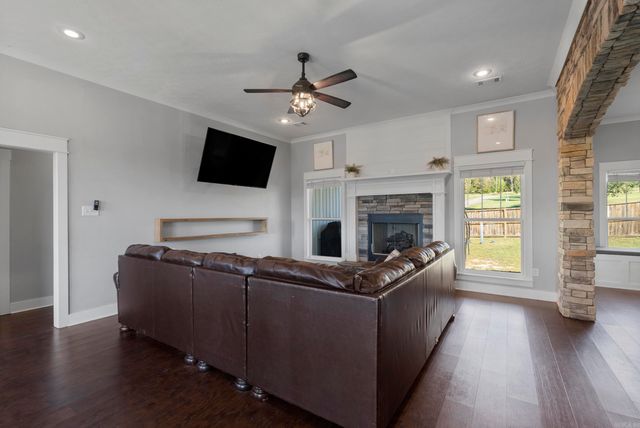 9 Castlepines Drive, Greenbrier, AR 72058