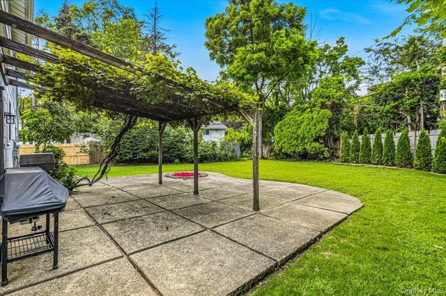 3 Fishermans Drive, Port Washington, NY 11050