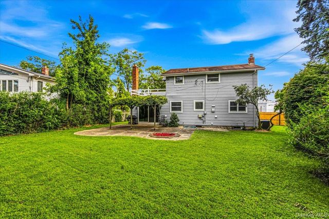 3 Fishermans Drive, Port Washington, NY 11050