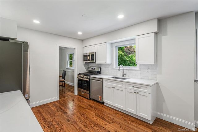 3 Fishermans Drive, Port Washington, NY 11050