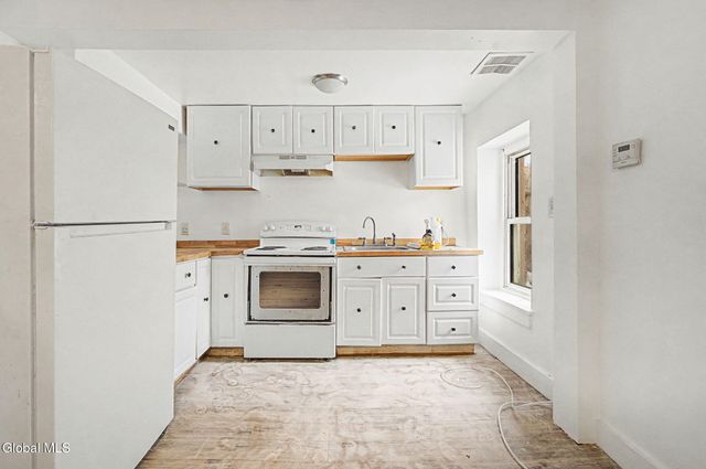 38 Trinity Place, Albany, NY 12202