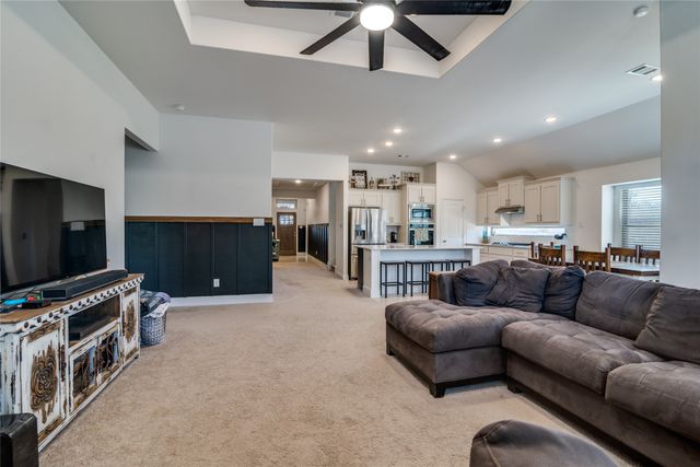 215 Tallgrass Drive, Lavon, TX 75166