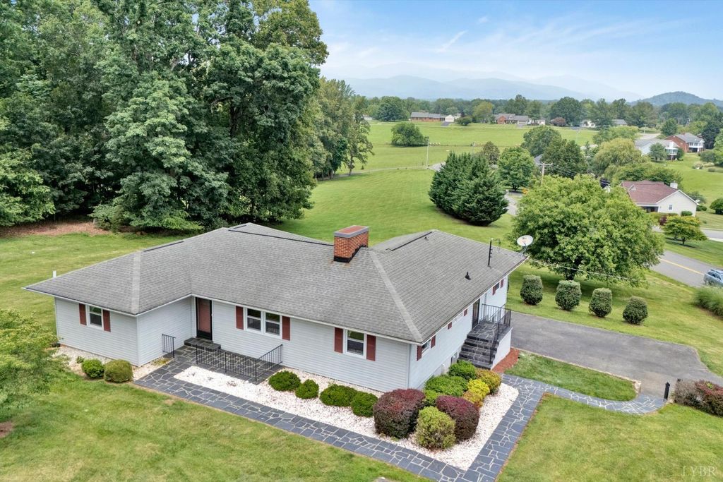1313 Boone Drive, Bedford, VA 24523