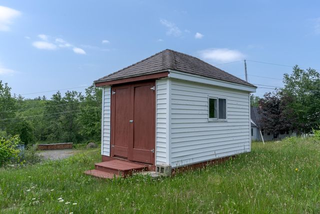 461 Wadleigh Falls Road, Newmarket, NH 03857