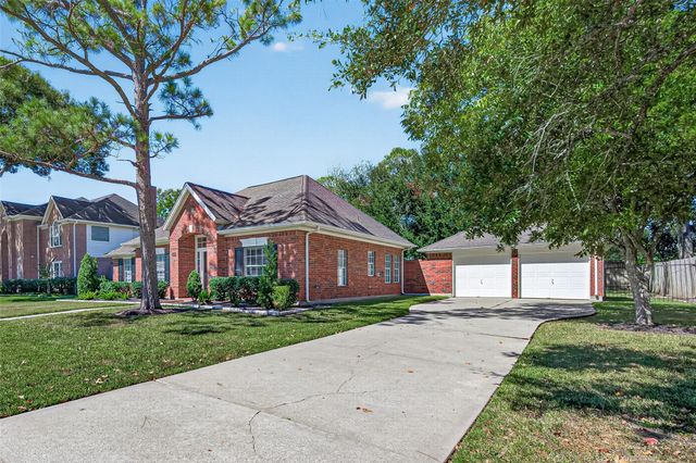 1206 Buttonwood Drive, Friendswood, TX 77546
