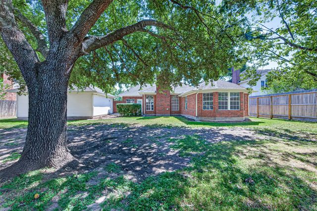 1206 Buttonwood Drive, Friendswood, TX 77546