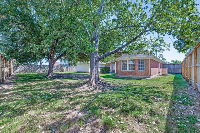 1206 Buttonwood Drive, Friendswood, TX 77546