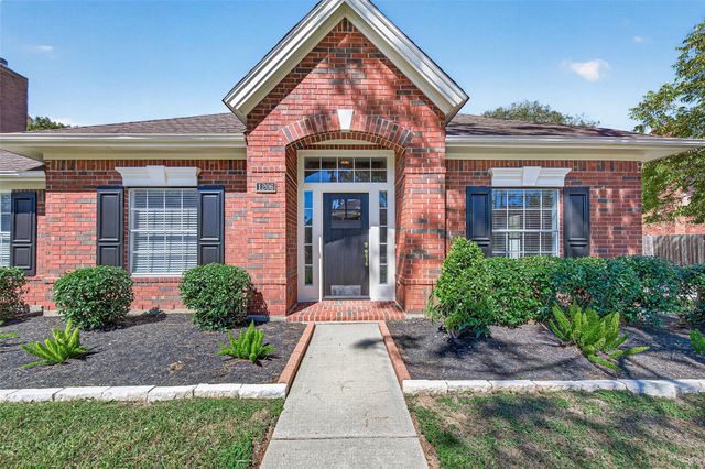 1206 Buttonwood Drive, Friendswood, TX 77546
