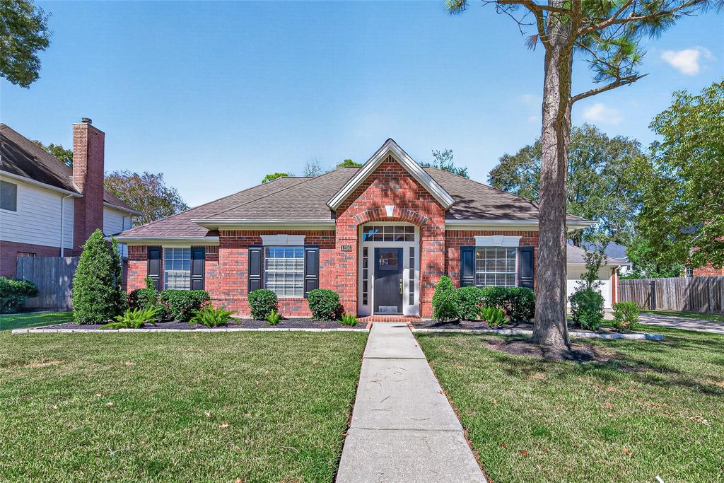 1206 Buttonwood Drive, Friendswood, TX 77546