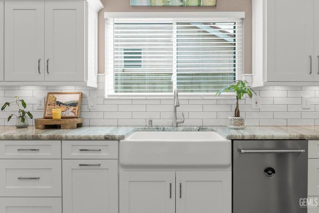 700 Los Mochis Drive, Bakersfield, CA 93314