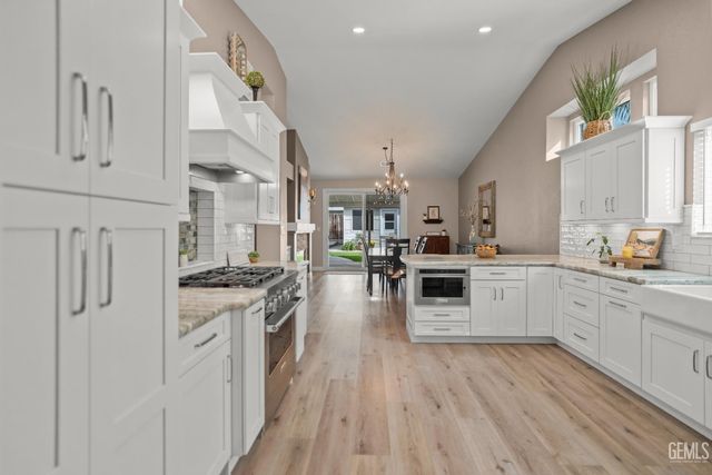 700 Los Mochis Drive, Bakersfield, CA 93314