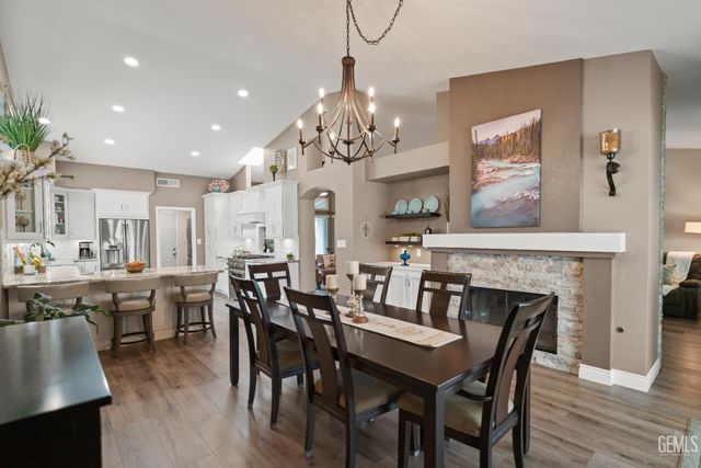 700 Los Mochis Drive, Bakersfield, CA 93314