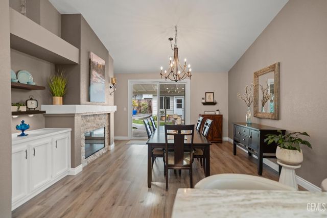 700 Los Mochis Drive, Bakersfield, CA 93314