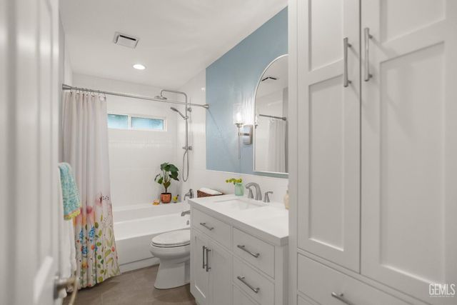 700 Los Mochis Drive, Bakersfield, CA 93314