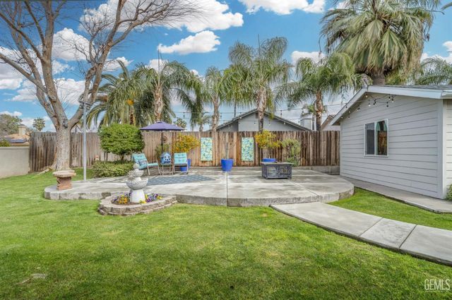 700 Los Mochis Drive, Bakersfield, CA 93314