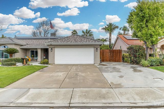 700 Los Mochis Drive, Bakersfield, CA 93314