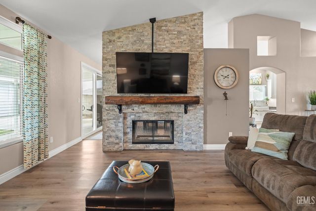 700 Los Mochis Drive, Bakersfield, CA 93314