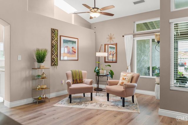 700 Los Mochis Drive, Bakersfield, CA 93314