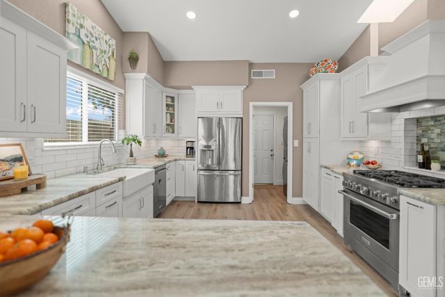 700 Los Mochis Drive, Bakersfield, CA 93314