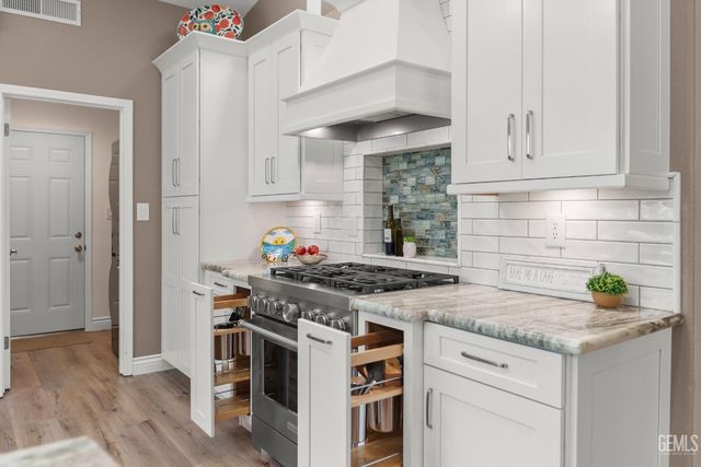 700 Los Mochis Drive, Bakersfield, CA 93314