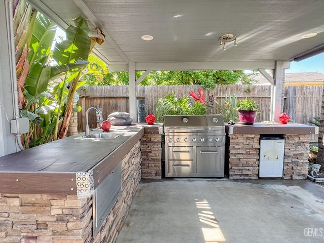 11615 Reagan Road, Bakersfield, CA 93312