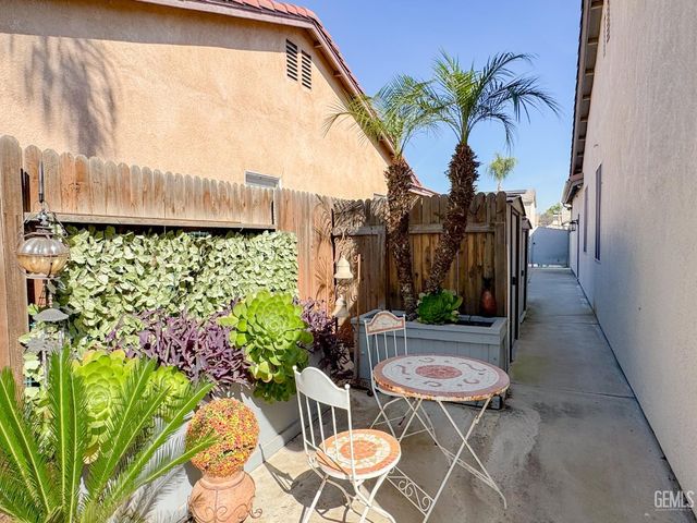 11615 Reagan Road, Bakersfield, CA 93312