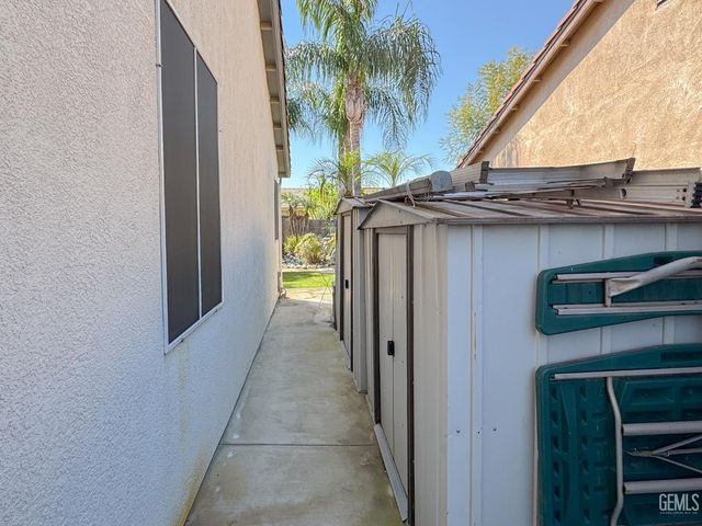 11615 Reagan Road, Bakersfield, CA 93312